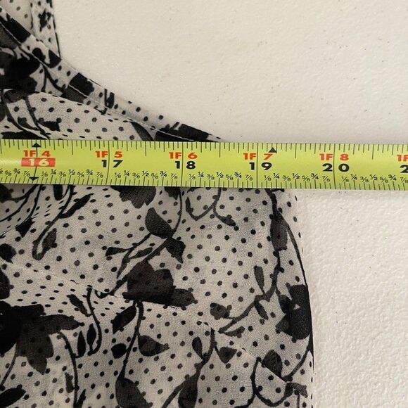 Cabi Blouse Women's Medium Round Neck Sleeveless Tank Top Lace Lightweight - Picture 7 of 8